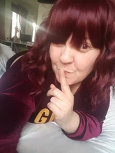 AISI QUEENS corto marrón peluca pelucas sintéticas con flequillo para las mujeres púrpura de la onda de agua Natural Bob pelucas resistente al calor falso pelo