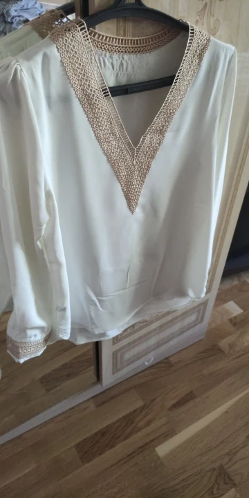 Long Sleeve White Blouse Tops Blouse Women Blusas Mujer De Moda 2021 Embroidery V-Neck Chiffon Blouse Shirt Women Blouses E226 photo review