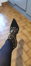Vestido de diseño sandalias de las mujeres, mujer estilo de hadas con falda cereza 2020 novedad de verano negro tacones altos delgada con remaches zapatos