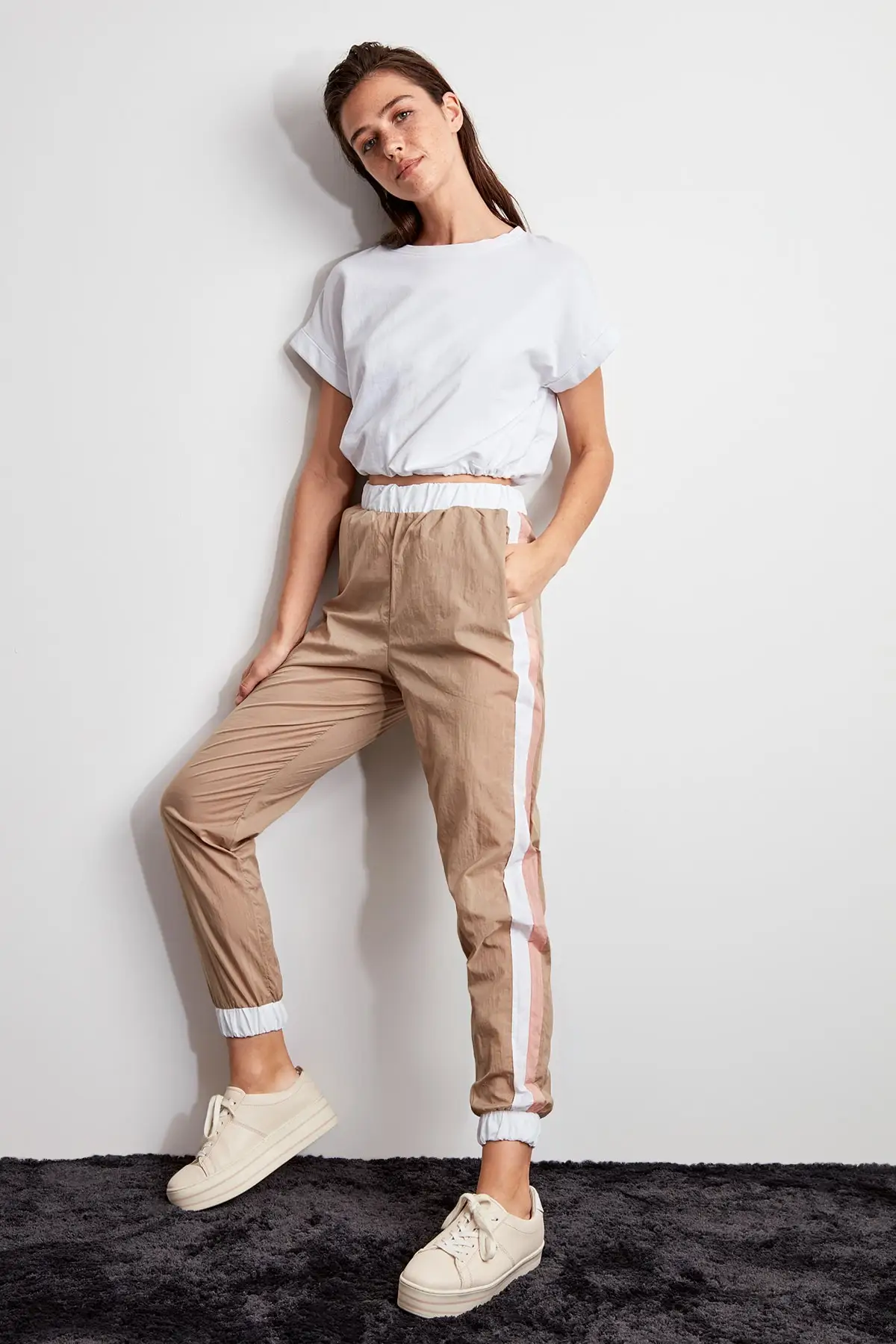 

Trendyol Stripe Knit Sweatpants TWOAW20EA0101