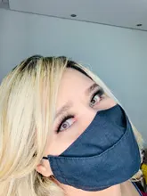 Cepillo que seca y volumiza el pelo de un solo paso, el cepillo produce aire caliente y puede alisar y arizar el pelo