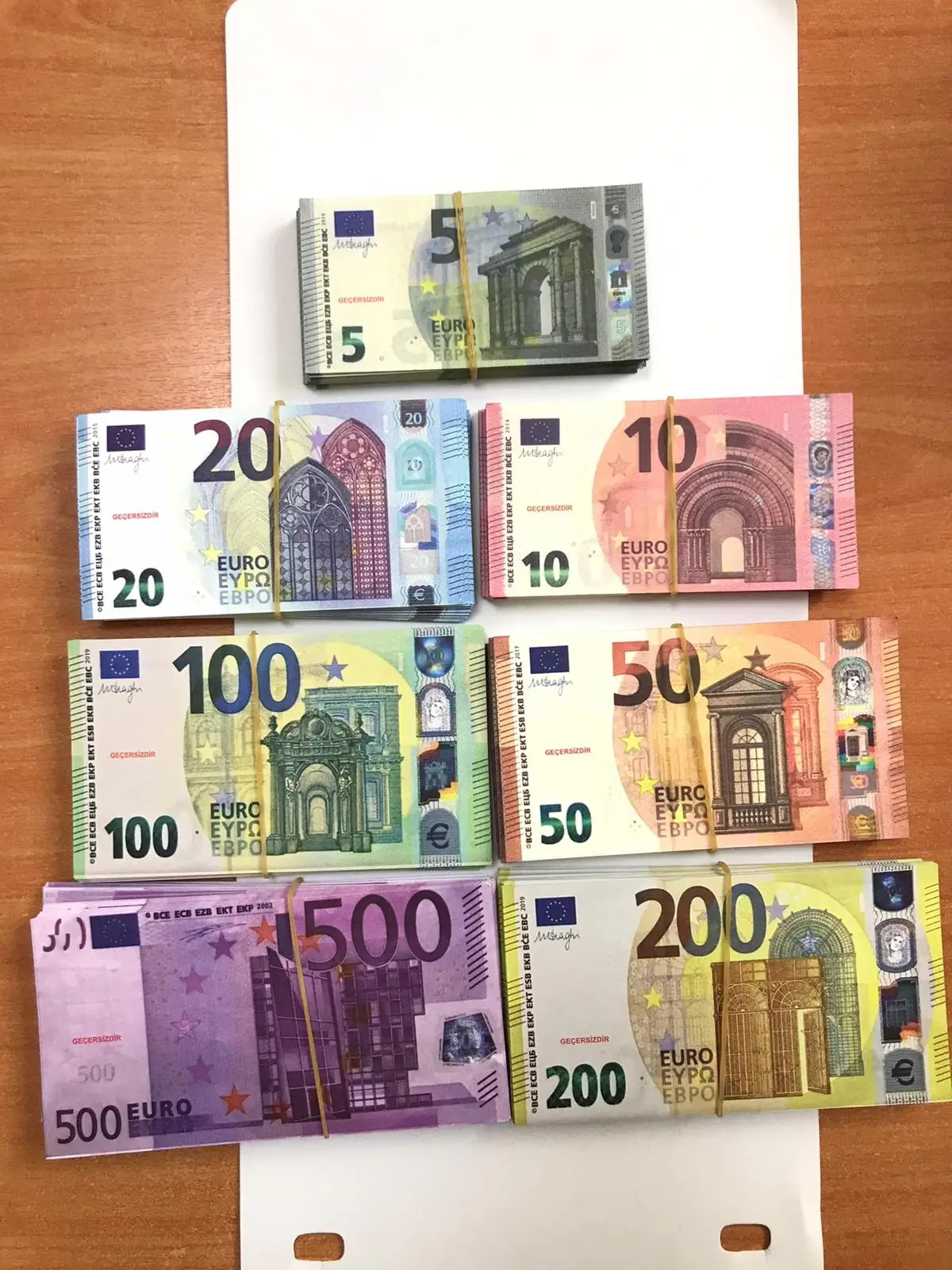 500 евро купить. 100,200,500 Euro. 500 Евро. Игрушечные евро. 100 Евро.