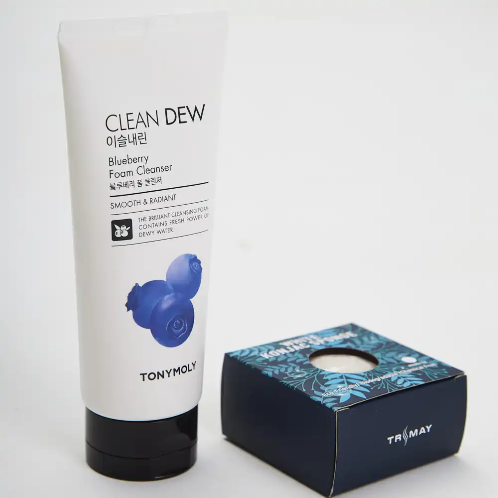 Set beauty Health (foam for washing Tony Moly 180 ml + sponge-connyak with wood corner trimay) |