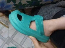 Zapatos con agujeros para bebés, sandalias antideslizantes suaves para niños y niñas de 1 a 3 años, novedad de verano