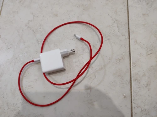 Отзыв о товаре Оригинальный адаптер питания Oneplus Warp Charge 65 Вт, быстрое зарядное устройство стандарта ЕС и США 65 Вт, кабель Type C-Type C One Plus 9 pro 9R 8T 8 nord n100 от пользователя E***r