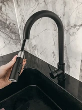 Grifo de cocina de dos funciones, mezclador de un solo tirador, montado en cubierta, de agua caliente y fría, color negro, envío gratis