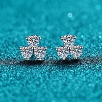 KNOBSPIN 0.6CT Moissanite Blomst Øreplugger – 18K Hvitt Gullbelagt 925 Sølv