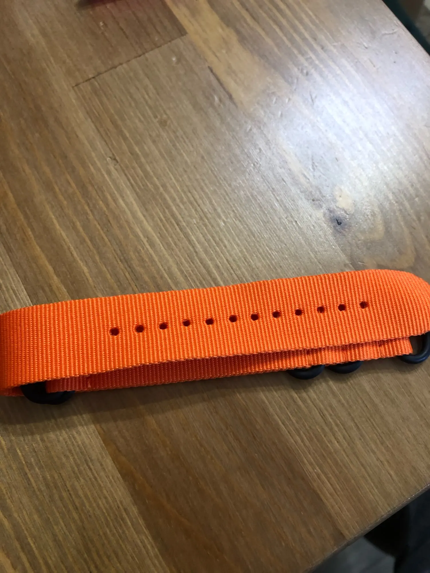 Very cool strap! The color is bright. Quality is super. I recommend it to everyone. Seller good. Delivery fast!