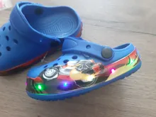 Sandalias Led de dibujos animados para niños y niñas, zapatos de verano con luz brillante, para la playa, 2020