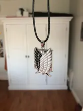 Colgante con diseño de animación de ataque al collar de titanio, cadena con diseño de alas de la libertad, de Metal, Unisex, para Cosplay, cuerpo de vigilancia, Erwin