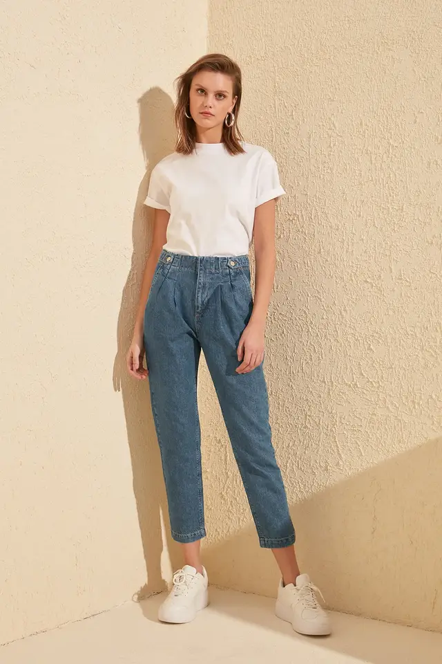 pleated high waisted jeans