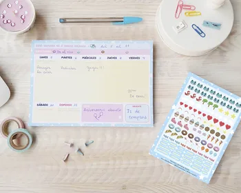 

Weekly planner with more than 100 stickers. Ideal size for desktop. Nice design with cute cats. Made in Barcelona