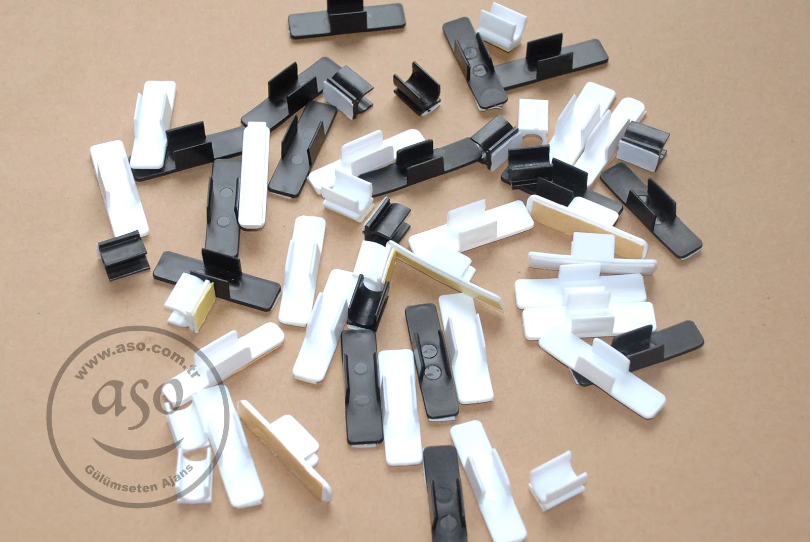 for 7-8 mm diameter pens Pen holder clip plastic adhesive sticky 500 pcs White 