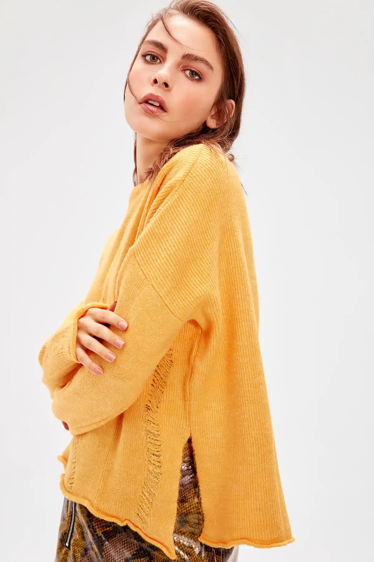 Trendyol WOMEN-Yellow Ripped Detailed Knitwear Sweater TWOAW20NK0029 |