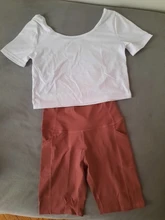 Pantalones cortos deportivos para mujer, mallas ajustadas de cintura alta con realce en la cadera y bolsillo lateral para gimnasio, de secado rápido, novedad de 2020