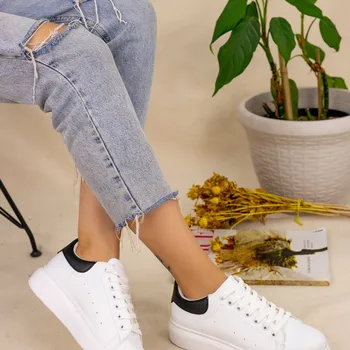 

Neomix White Skin Black Detailed Sports Shoes