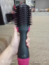 Cepillo que seca y volumiza el pelo de un solo paso, el cepillo produce aire caliente y puede alisar y arizar el pelo