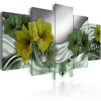 

Table Emerald Necklace