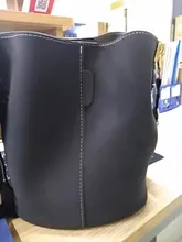 Bolso de mano de banda ancha de diseño de marca para mujer, bolso de hombro de PU de cubo de lujo, de un solo hombro, de gran capacidad, de color sólido