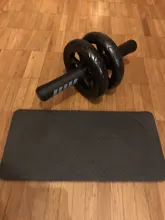 Rueda abdominal de fitness, rodillo antideslizante con patrón de neumático y alfombrilla para tonificación de los músculos y ejercicios de fuerza, material para gimnasio con diámetro de 15cm
