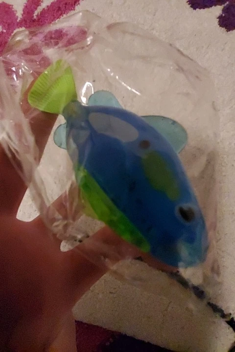 New Funny Swimming Electronic fish Activated Battery Powered