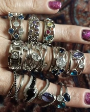 Huitan-anillos de banda estilo Partysu para mujer, 3 filas con piedra redonda de circón Blanco/azul, anillos y joyas para boda para mujer, artículo Simple
