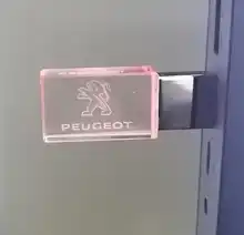 Gran oferta Cristal USB Renault y coches Peugeot Logo 4G 16GB Flash Drive USB 2,0 de USB Pen Drive 32GB de memoria de disco de 128GB 64GB regalos Cool