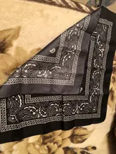 Pañuelo de estilo Hip Hop Unisex, bufandas estampadas cuadradas para la cabeza, bufanda negra de Cachemira para el cuello, gorros deportivos para la muñeca