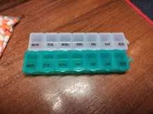 1 unidad de 7 días de pastillas caja de medicina semanal tableta titular contenedor organizador de almacenamiento caja de pastillas divisores 3 colores