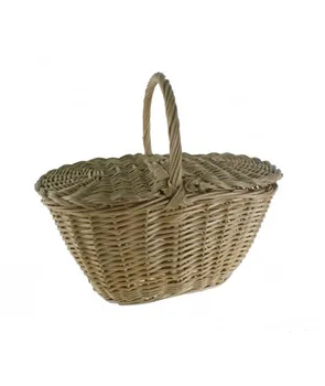 

White wicker basket with caps. 52x31 cm.