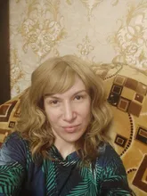 Pelucas sintéticas rizadas para mujeres afroamericanas, pelo de Cosplay de fibra resistente al calor, longitud media, flequillo lateral libre, color rubio Emir