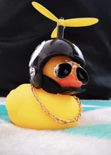 Casco con pegamento de pato amarillo para niños, accesorios para habitación, coche, tiburón, adornos de juguete, decoración, juguetes de baño, 1 unidad