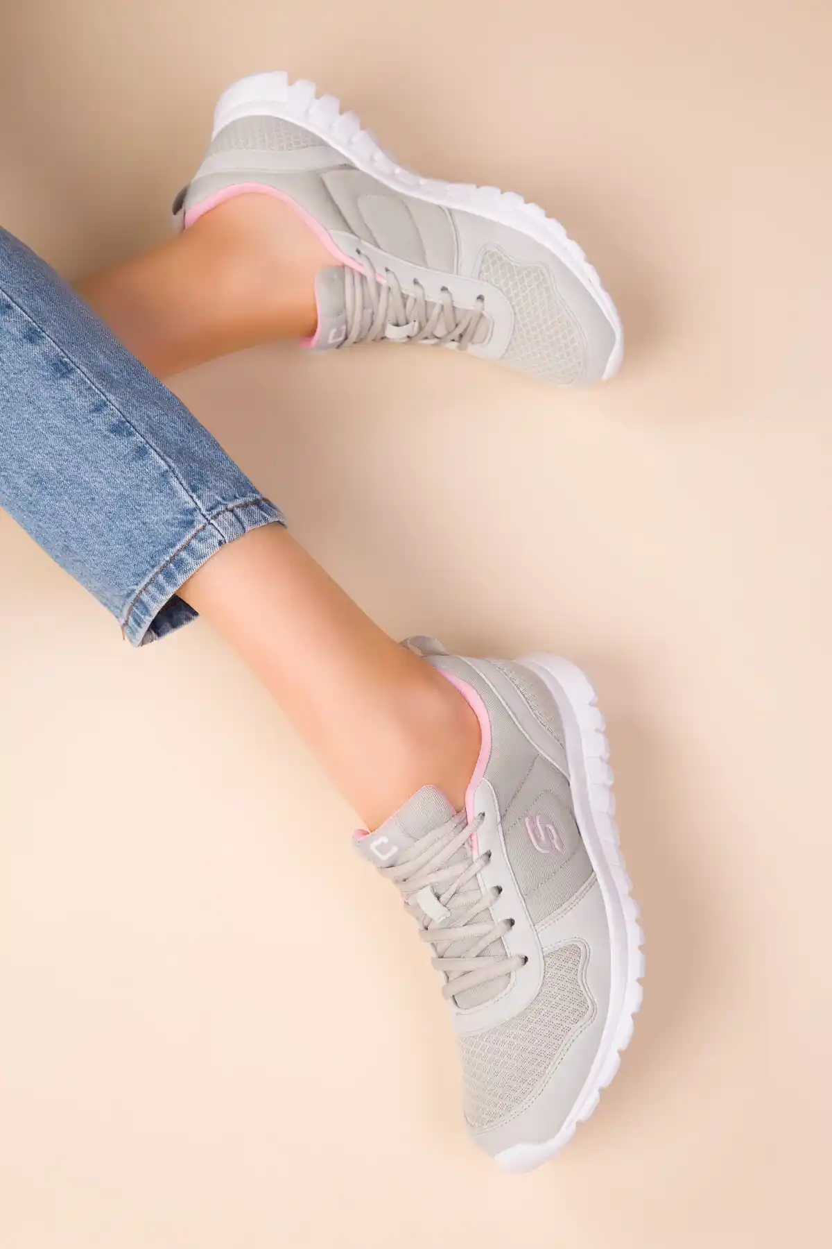 casual solid color sneakers