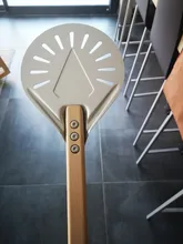 Pala pequeña de aluminio perforada para Pizza, herramienta antideslizante para Pizza, con mango de madera, 7, 8 y 9 pulgadas