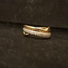 Huitan-Anillos cruzados de alta calidad para mujer, joyería de moda para boda, compromiso, fiesta, cristal brillante de circón