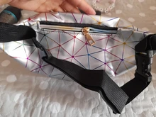 AIREEBAY-riñonera holográfica plateada para mujer, bolso con cinturón, color negro, con formas geométricas, para pecho y teléfono