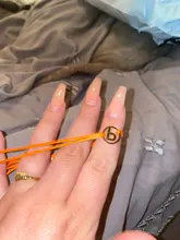 Pulsera con inicial de cuerda roja para hombre y mujer, brazalete hecho a mano con letras de acero, 26 letras