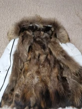 BLUENESSFAIR-abrigo de piel auténtica de zorro para mujer, chaqueta de invierno, Parka larga, Cuello de piel de mapache Natural, ropa de calle cálida