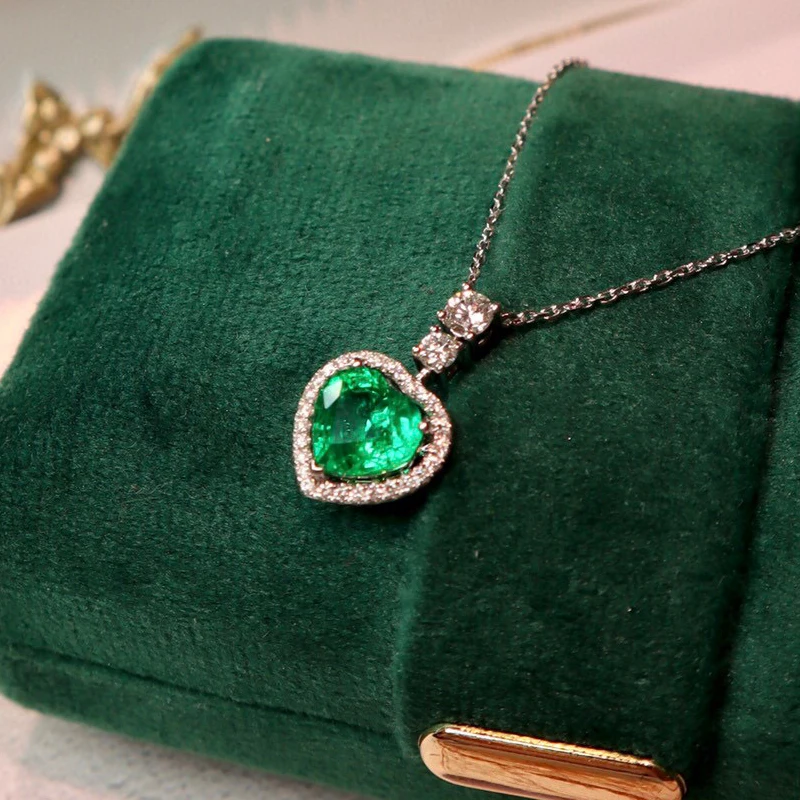 Aazuo Real 18K Solid White Gold Jewelry Natural Emerald Real Diamonds Lovely Heart Shpae Necklace With Chain Gifted For Women