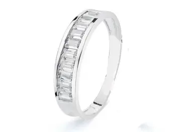 

White gold ring with baguette size rectangular zirconia