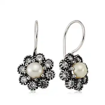 

Merve Silver Silver Flower Pearl Earrings