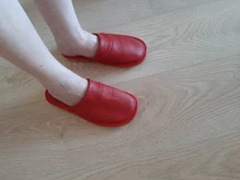 Zapatillas de casa de cuero de vaca para hombre y mujer, zapatos planos suaves de lujo, en tallas grandes