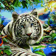Алмазная мозаика GF 3700 Белый тигр в джунглях 40*50
