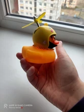 Casco de viento roto de pato amarillo pequeño, accesorios bonitos para coche Interior, Ola de viento rota, adorno de coche de pato, decoración de ciclismo