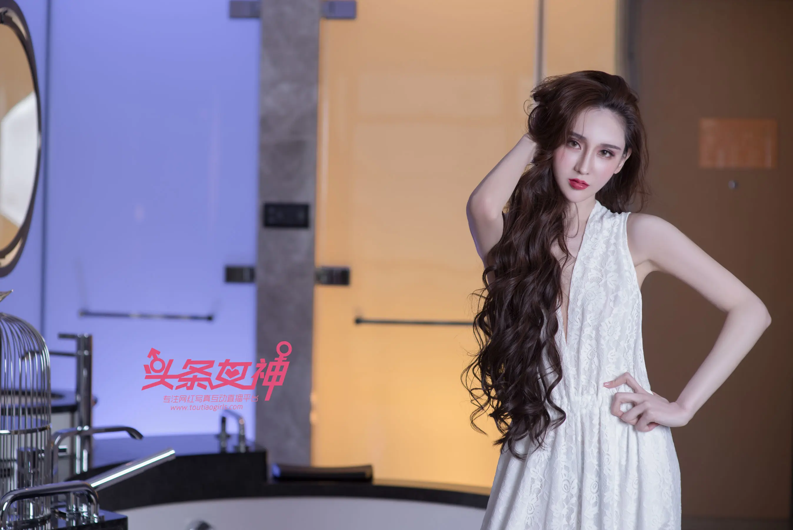 [TouTiao头条女神] 2017.09.22 公主驾到 阿依努尔瓦娅