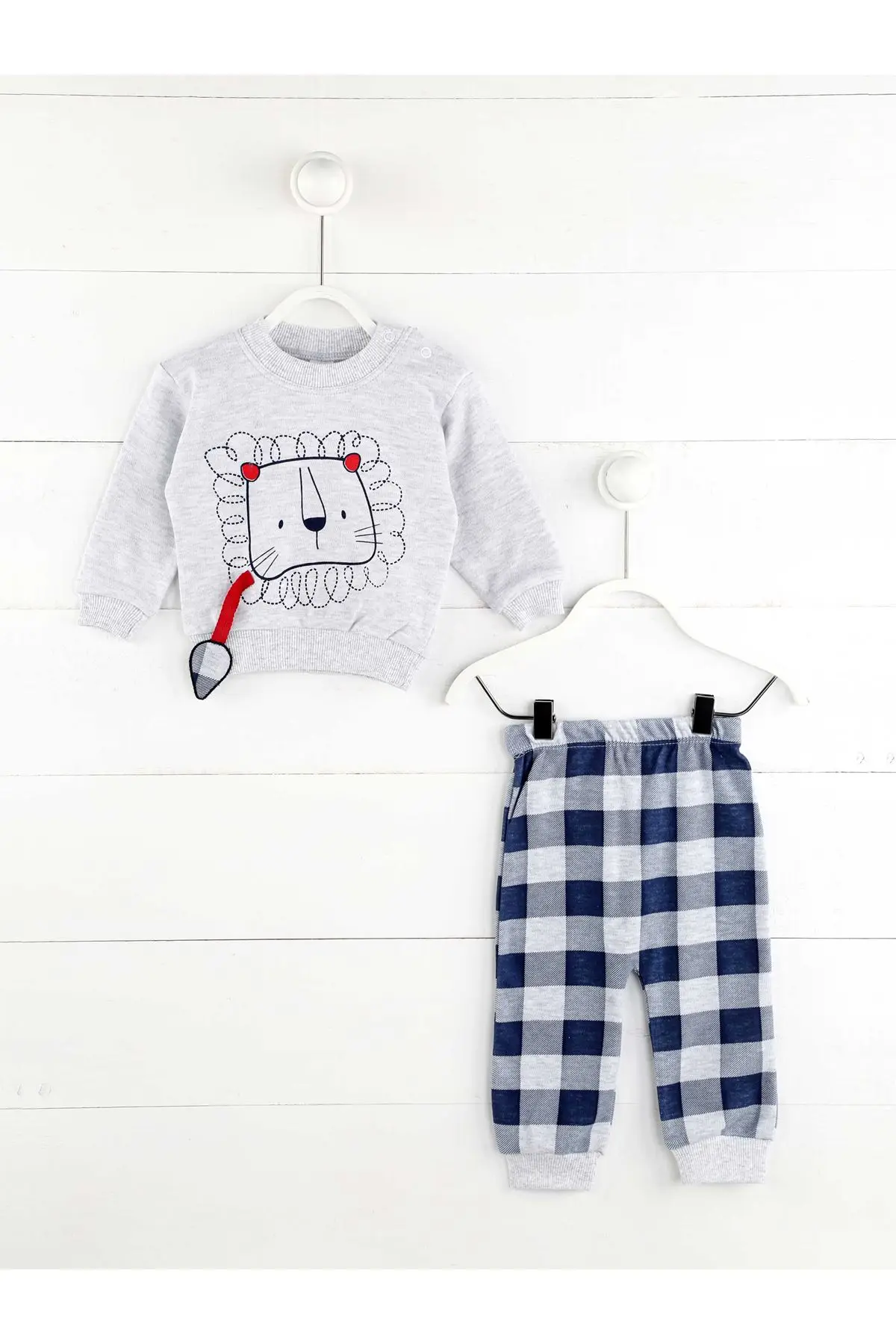 

Red Gray Seasonal Male Baby 2 li Suit