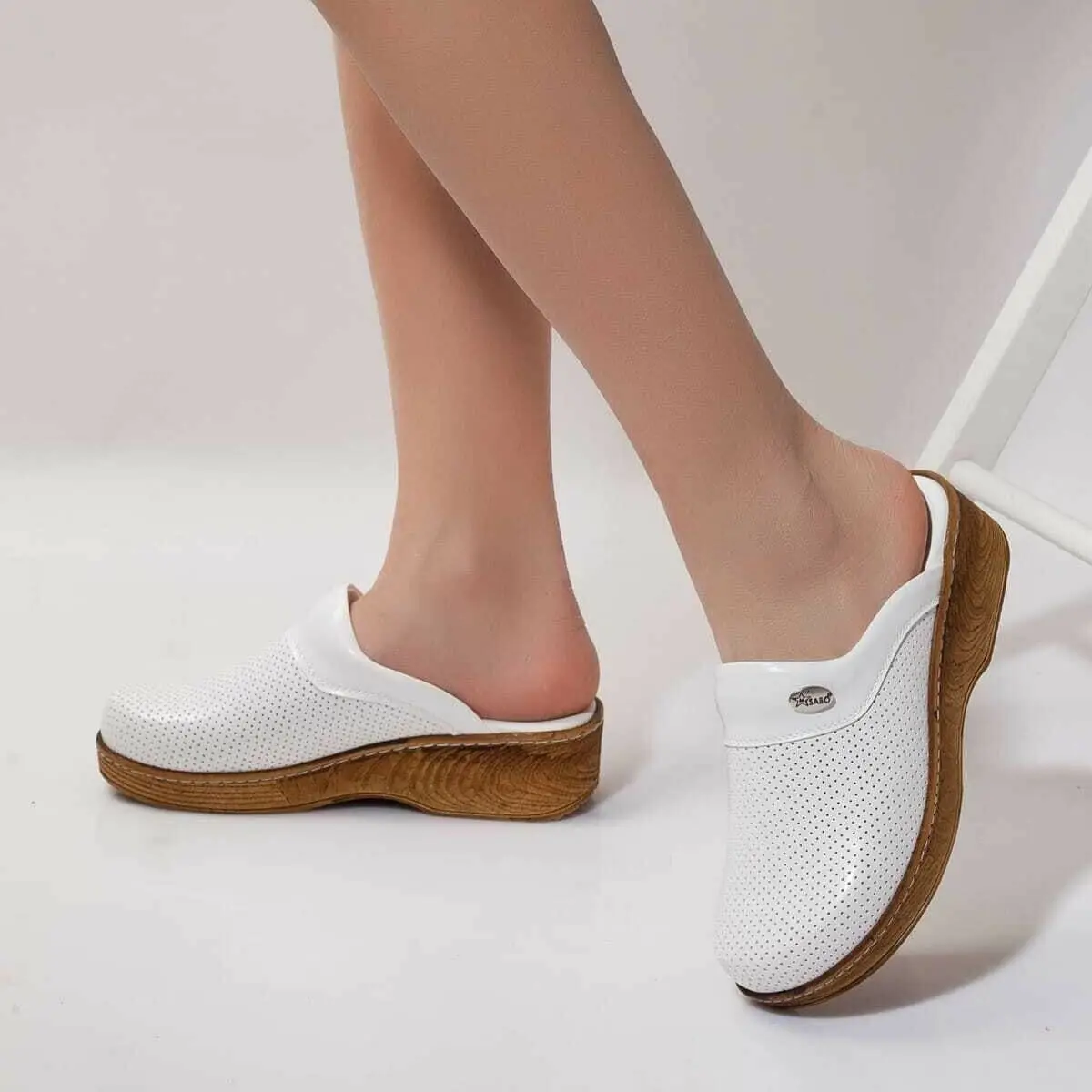 

2021 New Orthopedic Sabo Women Slippers Sandals Shoes Nurse Doctor Hospital Medical Casual Quality Soft Comfort Anti-Slip Clogs