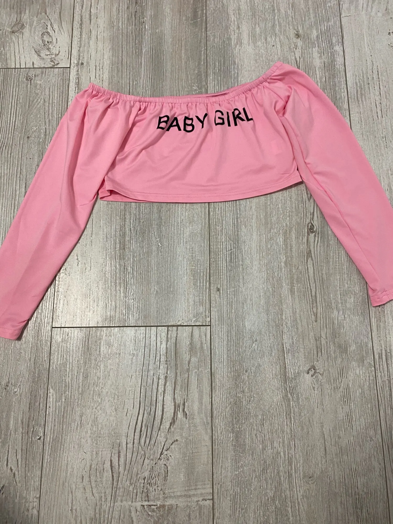 Rosalía outfit at Coachella 2019  Tracksuit women, Girly fashion pink, Louis  vuitton tracksuit