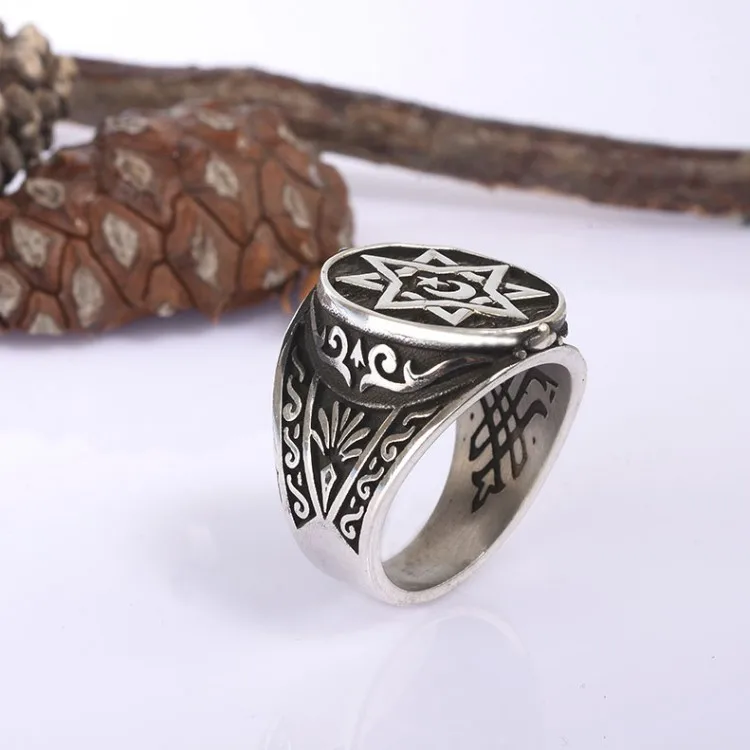 Мужское серебряное кольцо с полумесяцем и звездой гравировкой в виде полумесяца