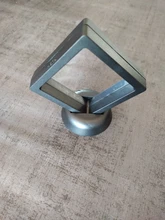 Estuche de exhibición flotante de plástico suspendido, caja de soporte de 7x7x2cm, para pendientes, monedas, gemas, anillo, almacenamiento de joyas, membrana de Mascota, color blanco y negro